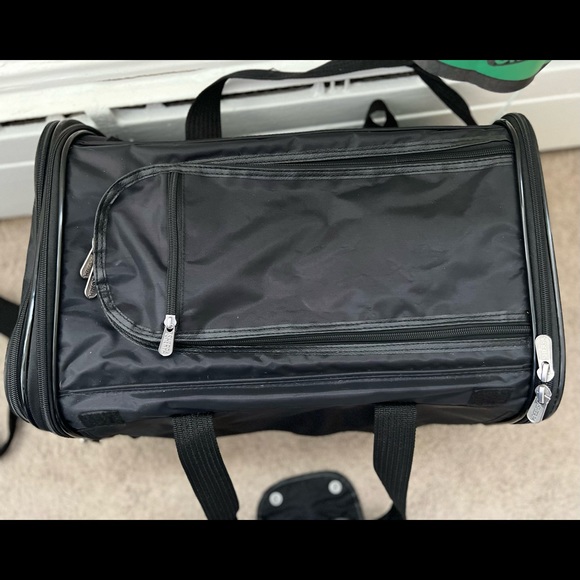 Like new Sherpa on Wheels pet carrier - Picture 4 of 7